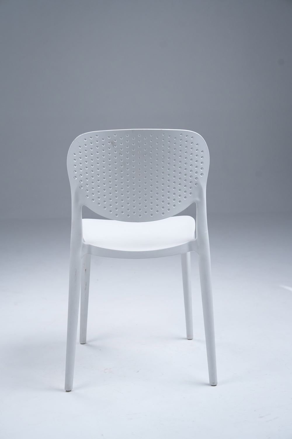 Café Curve Chair – Streamlined Comfort in Living Color - White