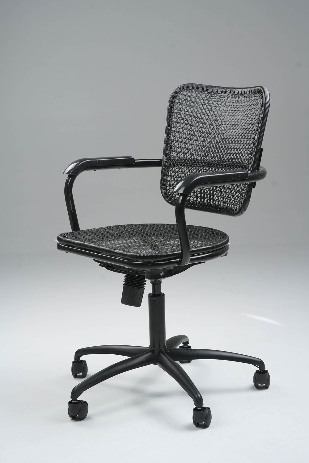 Grace Medium-Back Rolling Chair – Breezy Comfort in Motion