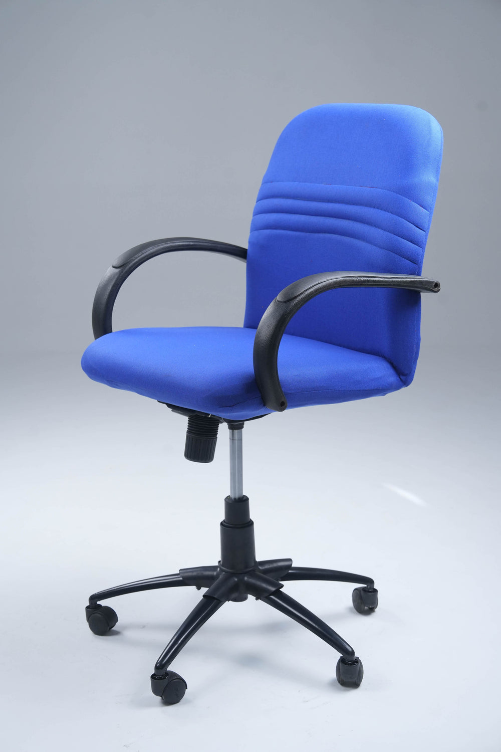 Grace Cushion Medium-Back Rolling Chair – Effortless Style, Built to Last