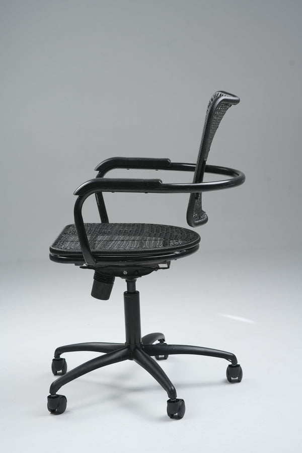 Grace Medium-Back Rolling Chair – Breezy Comfort in Motion